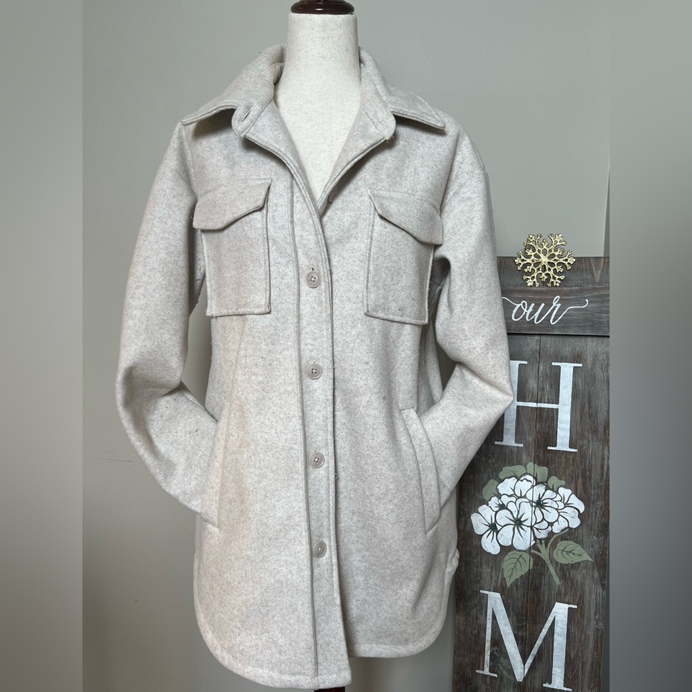 Rachel Roy Neutral Shacket, Cozy, Chic & Versatile size Medium